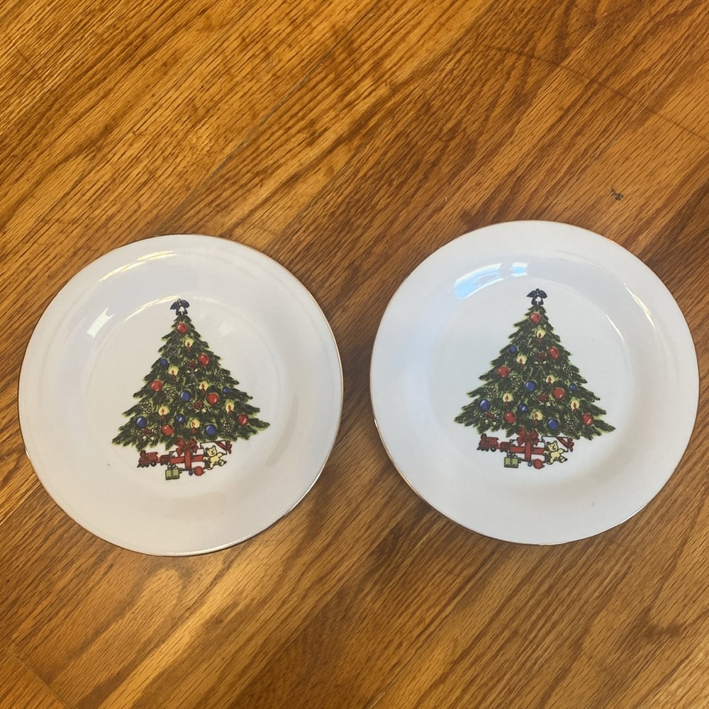 Sea Gull Fine China Small Christmas Tree Plates (Set of Two)